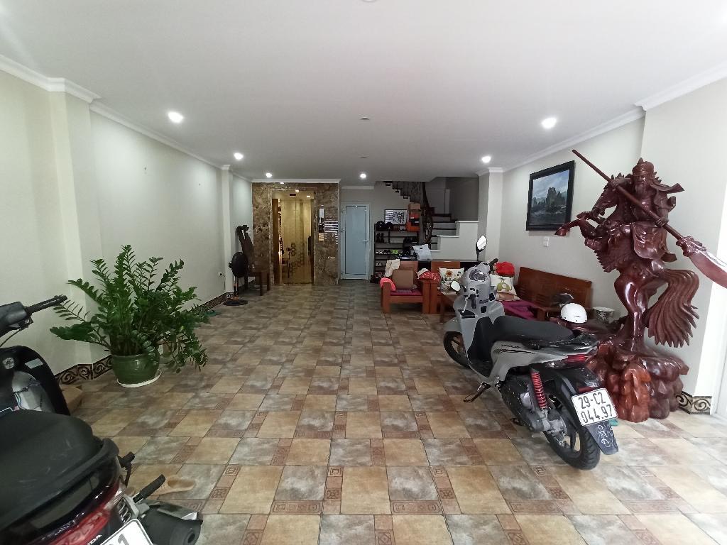 nhà đẹp Hồng Tiến, 75m x 7 tầng, mặt tiền 6.7m, gara 2 ôtô, thang máy, full nội thất