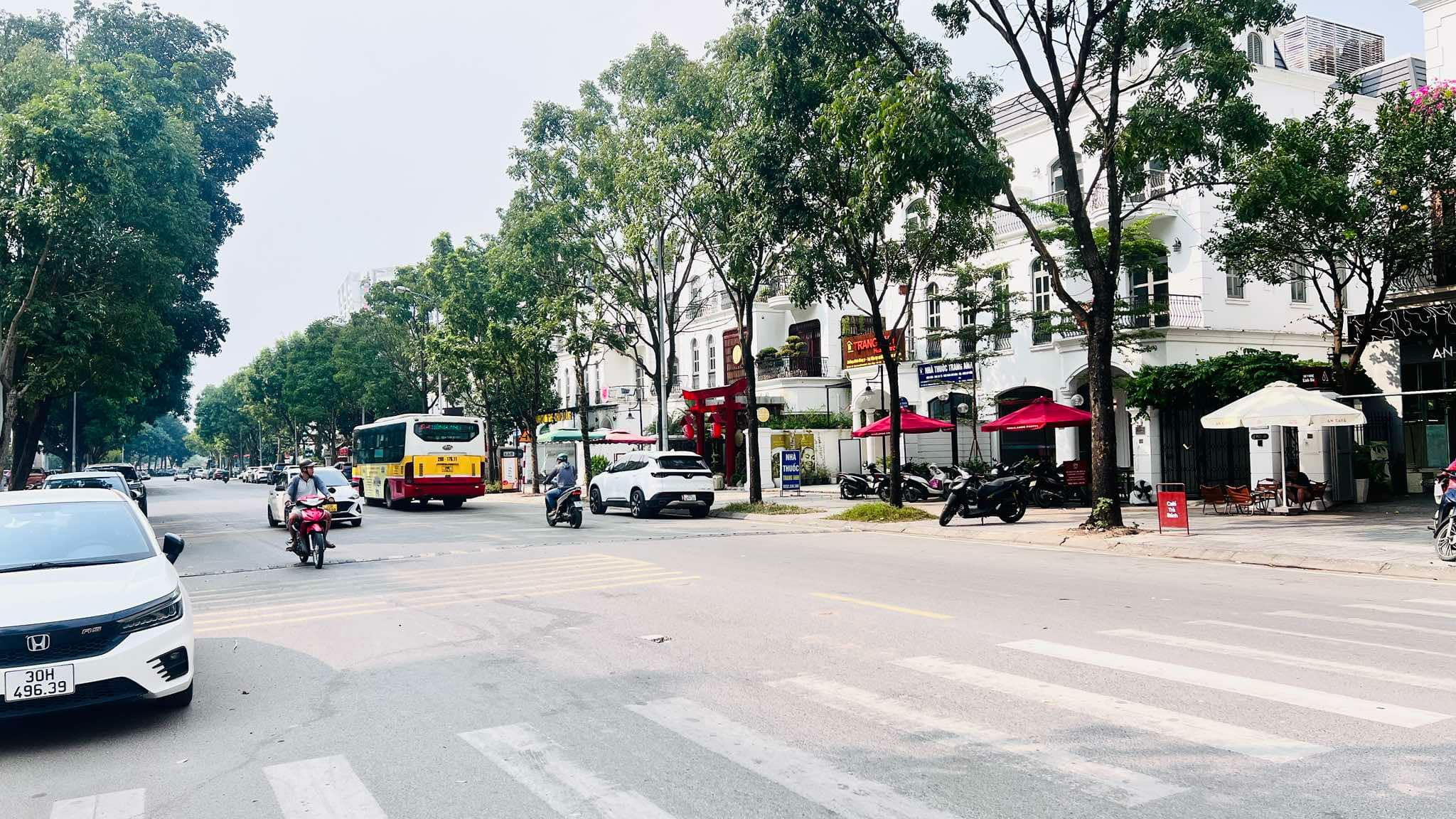 nhà đẹp Long Biên 90m x 5 tầng, mặt tiền 6m , gara 7 chỗ, vỉa hè, ôtô tránh, thang máy, full nội thất