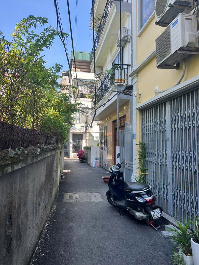 Nhà 5 tầng phố THANH AM 31m2 –  lô góc thoáng – Ngõ chợ. Giá 4.6 tỷ