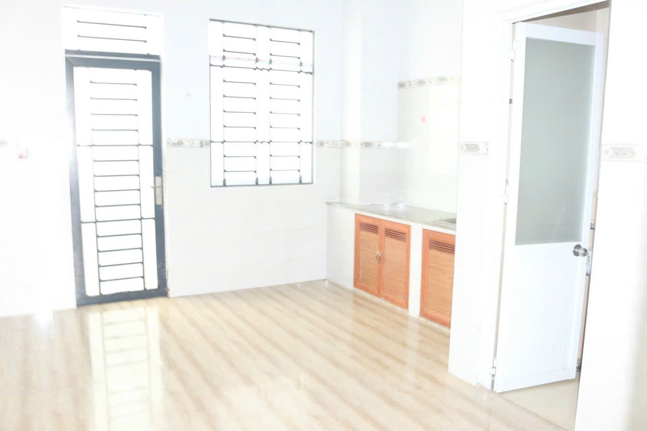 Cho thuê nhà nguyên căn hẻm xe hơi 8m đường Lê Văn Chí, 11tr/th