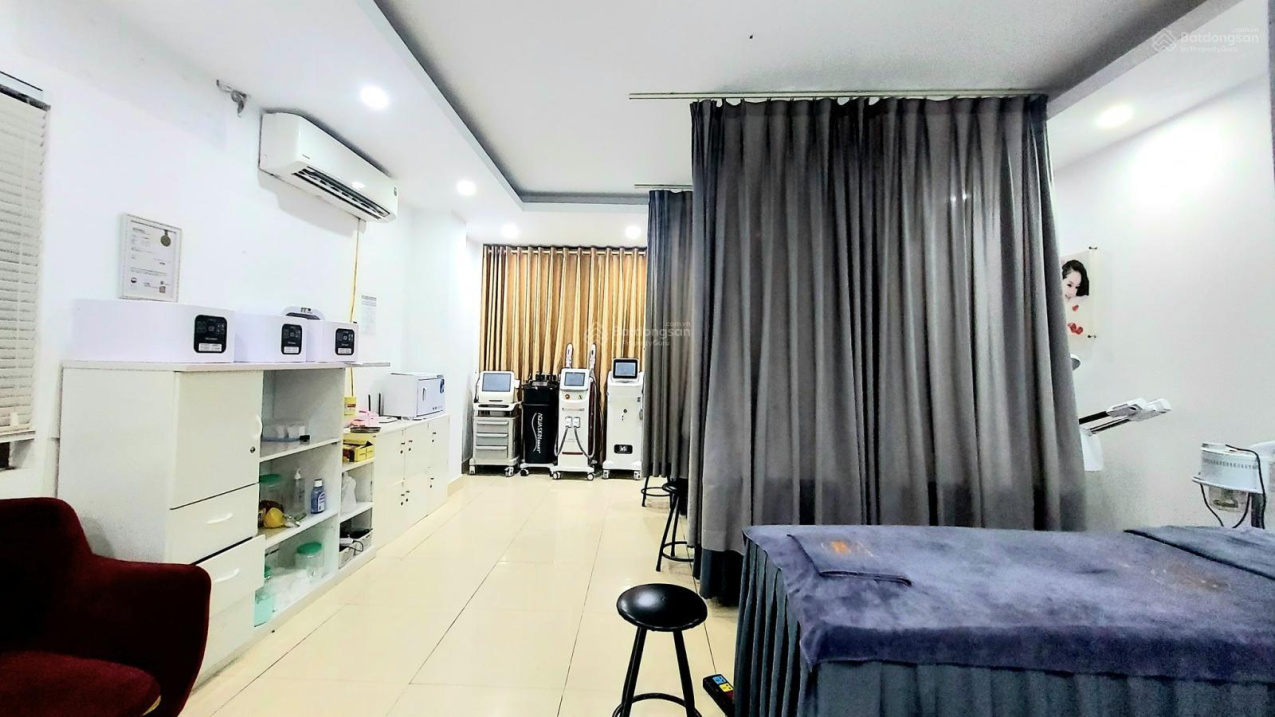 Bán nhà mặt phố Vip Hào Nam bán gấp 42m2 x 5 tầng chỉ 18 tỷ – vị trí kim cương
