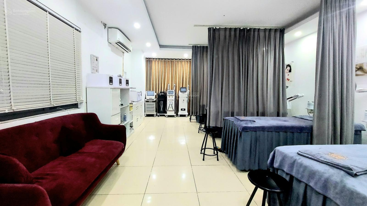 Bán nhà mặt phố Vip Hào Nam bán gấp 42m2 x 5 tầng chỉ 18 tỷ – vị trí kim cương