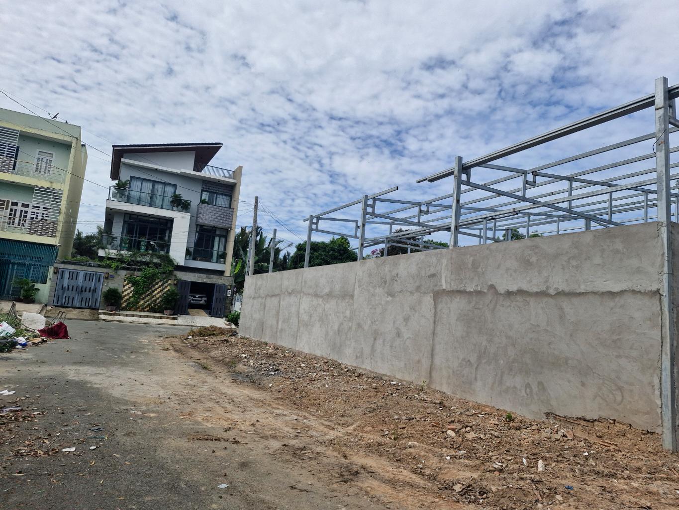 Bán đất Bưng Ông Thoàn, Phú Hữu, Quận 9, 204m2, HXH, Gía chỉ 9 Tỷ TL