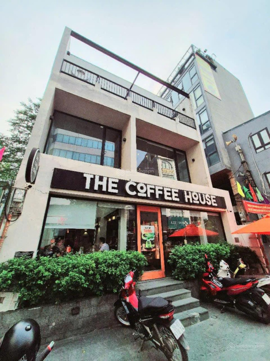 Giá tốt kinh doanh vô địch – mặt phố vip Hào Nam 120m2 mặt tiền khủng 10m