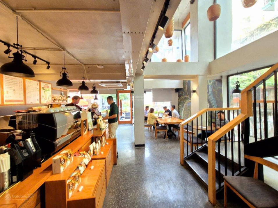 Giá tốt kinh doanh vô địch – mặt phố vip Hào Nam 120m2 mặt tiền khủng 10m