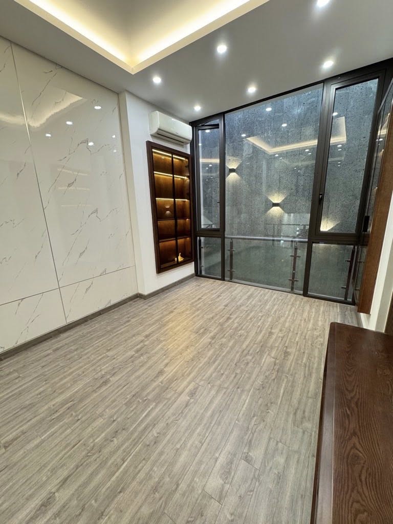 Nhà 5 tầng Trung Tâm Quận Đống Đa giáp Cầu Giấy – Ô tô đỗ cửa – 2 mặt thoáng