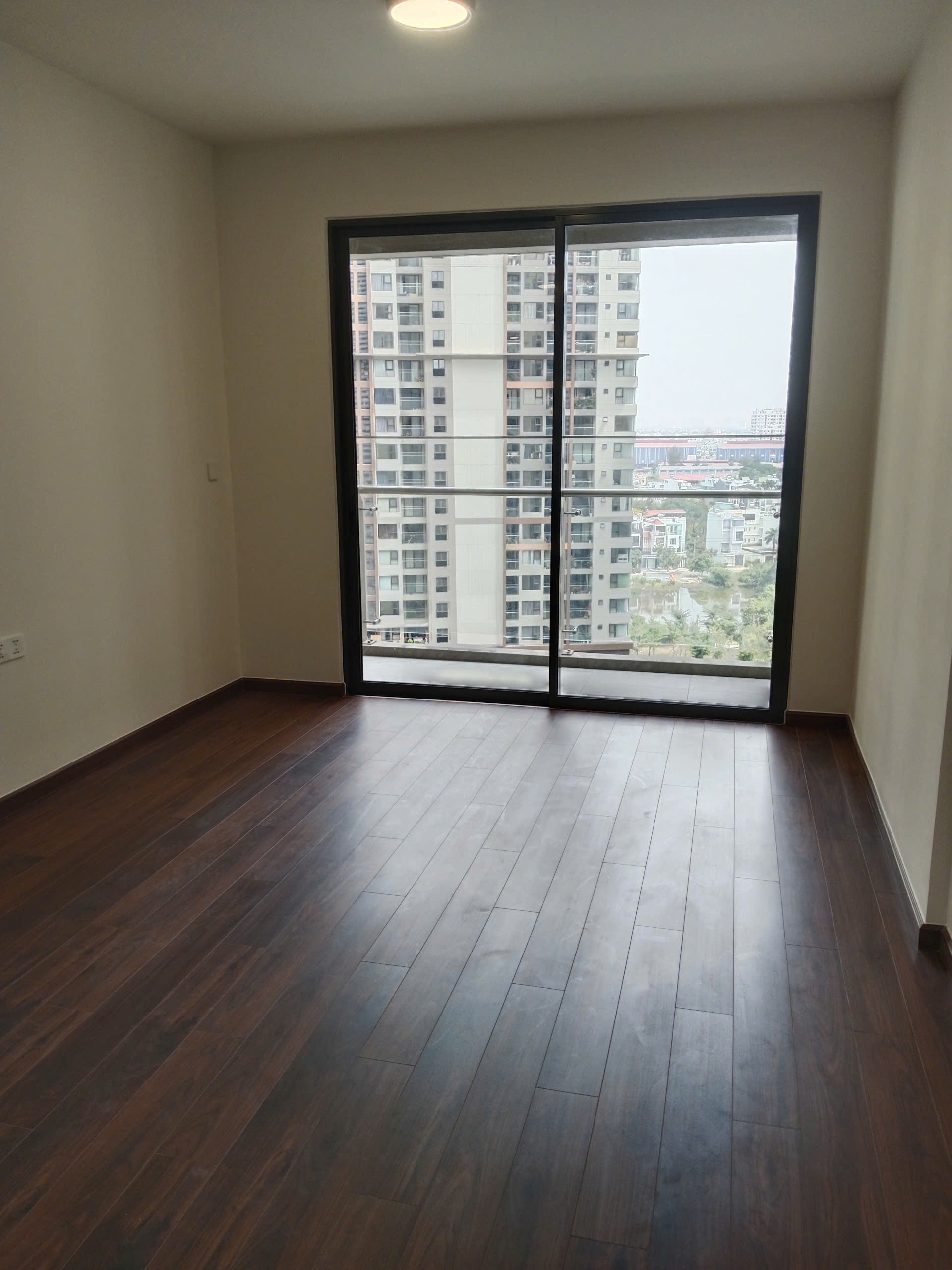 Cho thuê căn góc 2  phòng ngủ 2wc giá tốt – View ngoại khu Võ Văn Kiệt