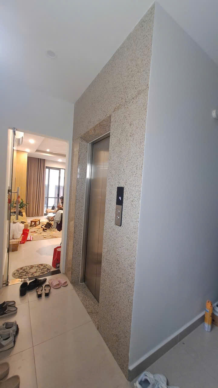 BÁN NHÀ VÕNG THỊ, TRÍCH SÀI , BƯỞI, TÂY HỒ! 6 tầng, thang máy hiện đại