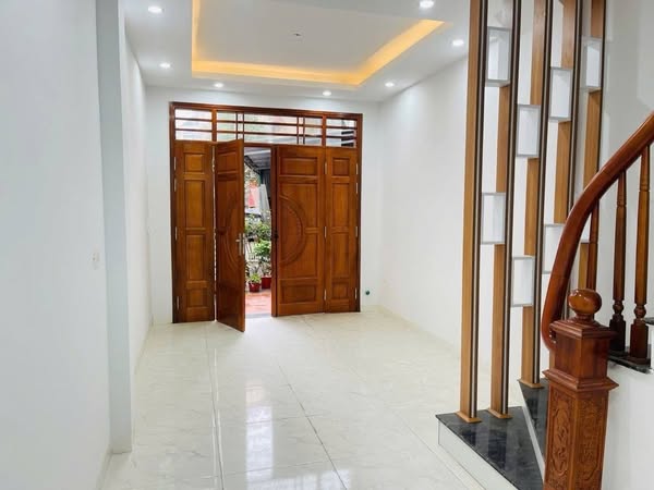 Chỉ 5 tỷ sở hữu ngay nhà mới đẹp 39m x 5T, gần đường vành đai 3.5 – Hoài Đức, ô tô đỗ cửa, 3 thoáng