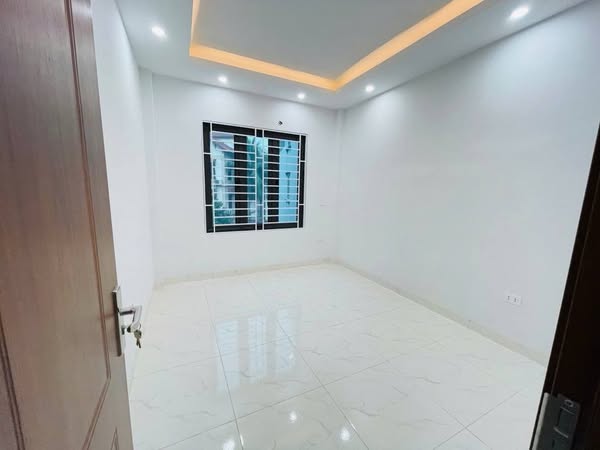 Chỉ 5 tỷ sở hữu ngay nhà mới đẹp 39m x 5T, gần đường vành đai 3.5 – Hoài Đức, ô tô đỗ cửa, 3 thoáng