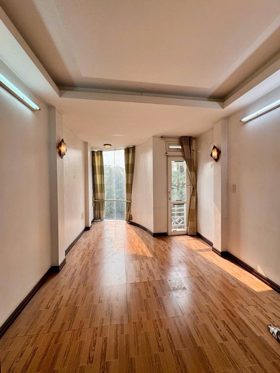 Nhà phố Hoàng Mai, vỉa hè, phân lô ô tô tránh vòng quanh, 3 ô tỗ đỗ cửa, giá chỉ nhỉnh 10  tỷ