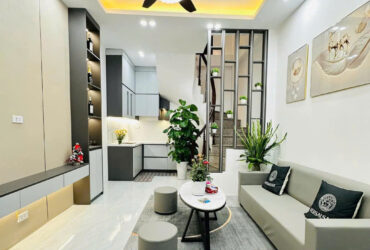 Ngã tư Nguyễn Chí Thanh và Láng –  Đống Đa – Ô tô vào nhà – nhà mới xịn – 40m – 6T – 14 tỉ