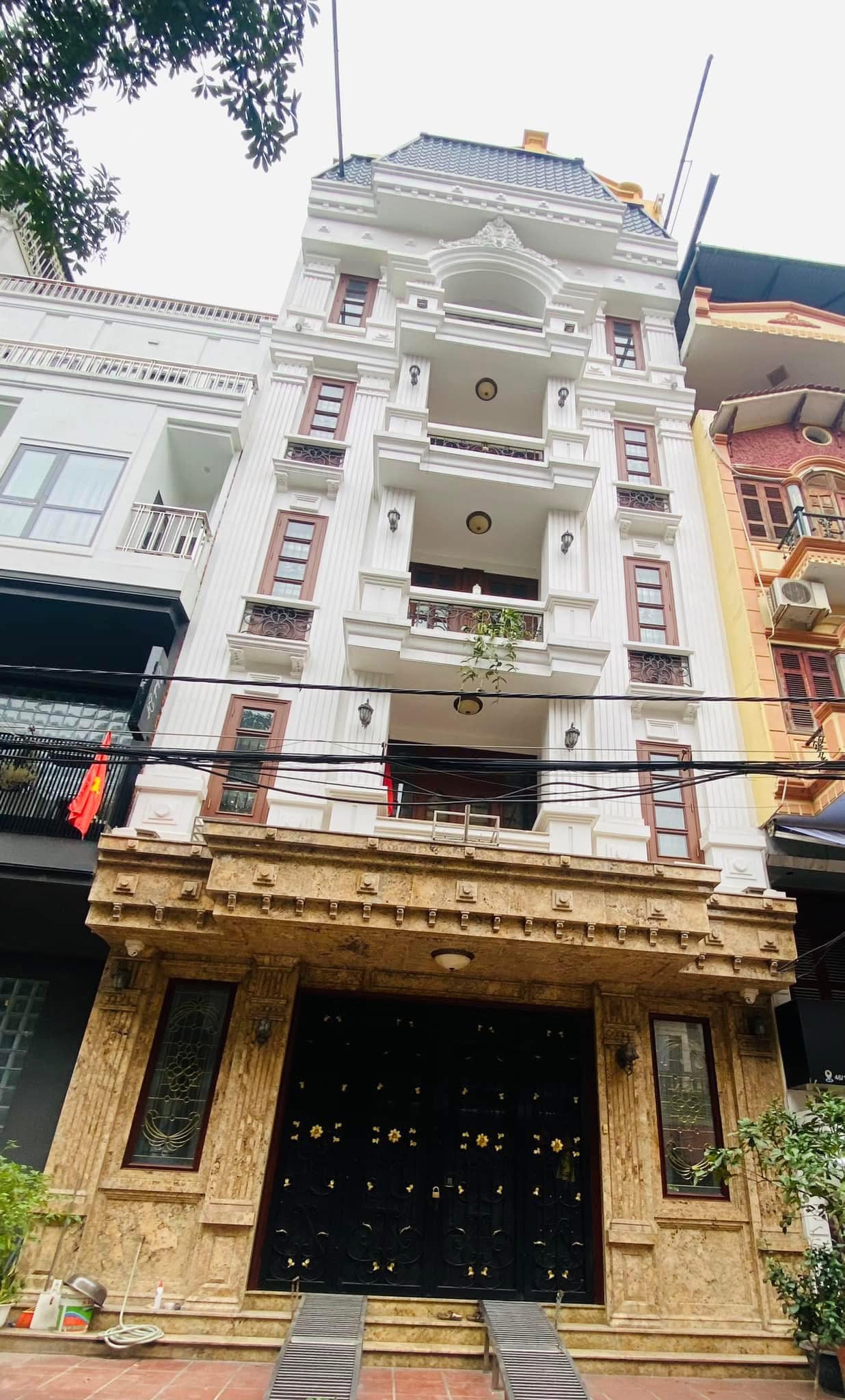 Bán nhà mặt phố Linh Lang – Phan Kế Bính, vị trí vàng, mặt tiền 15m đỗ được 3 ô tô trước cửa, dt 140m2 chỉ nhỉnh 40  tỷ.