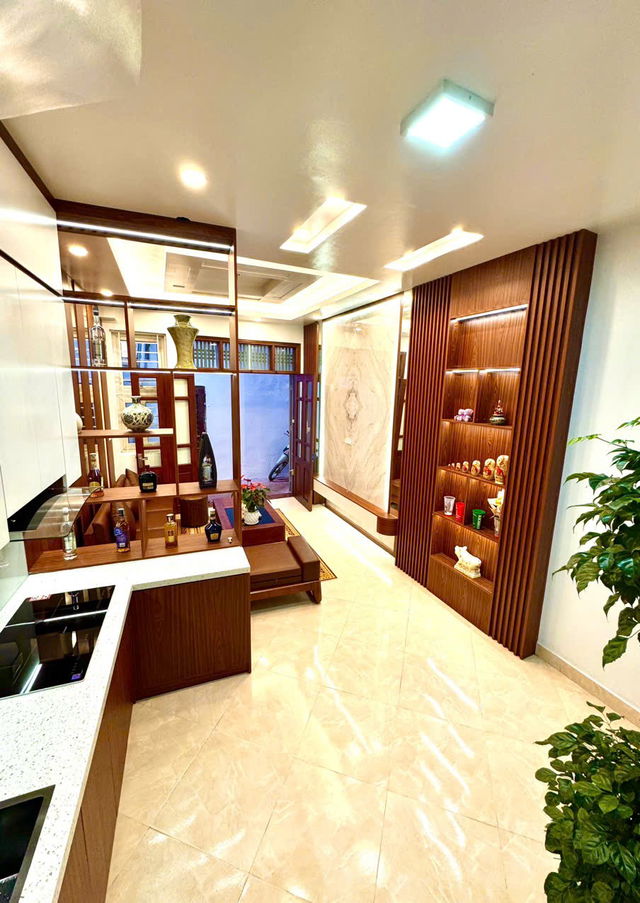 Bán nhà đẹp Hoàng Hoa Thám, Ba Đình, diện tích 31m2, mặt tiền 3.5m, giá chỉ 8.6 tỷ