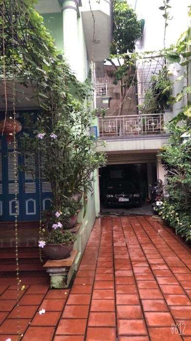 Biệt thự sân vườn Nguyễn Văn Cừ-Ngọc Lâm, 305m x 4 tầng, mặt tiền 12m, ôtô tránh, sân vườn để được 5 ôtô, full thổ cư