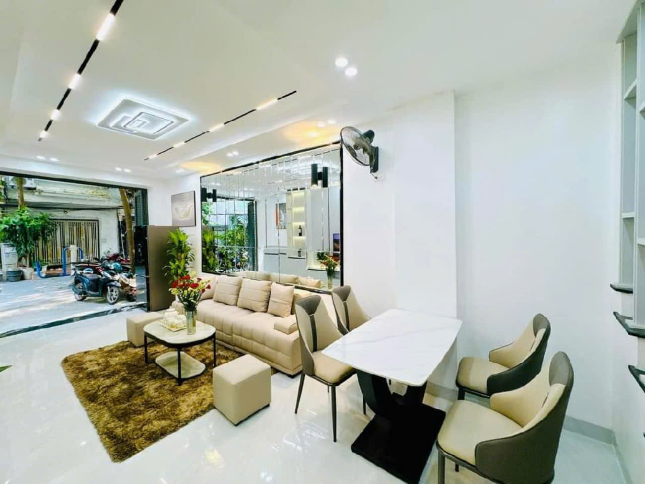 NHÀ MỚi KÍNH KOONG PHỐ MINH KHAI – GẦN PHỐ – ĐỦ NỘI THẤT 45M x 5T NHỈNH 8 TỶ 0965549363