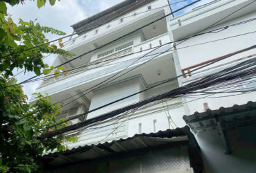 BÁN NHÀ 3 TẦNG HẺM Ô TÔ LÊ HỒNG PHONG PHƯỚC HẢI NHA TRANG 
Vị trí : Đường 4m,thuận tiện di chuyển gần uỷ ban, trạm y tế phường, trường học,  siêu thị CoopMart…
Diện tích : 48,2m2 (ngang 6m)
Hiện trạng: 1 trệt 2 lầu phòng khách bếp 3wc 3 phòng ngủ 
Hướng Tây Nam
Pháp lý : sổ đỏ
Giá : 3,1 tỷ (thương lượng)