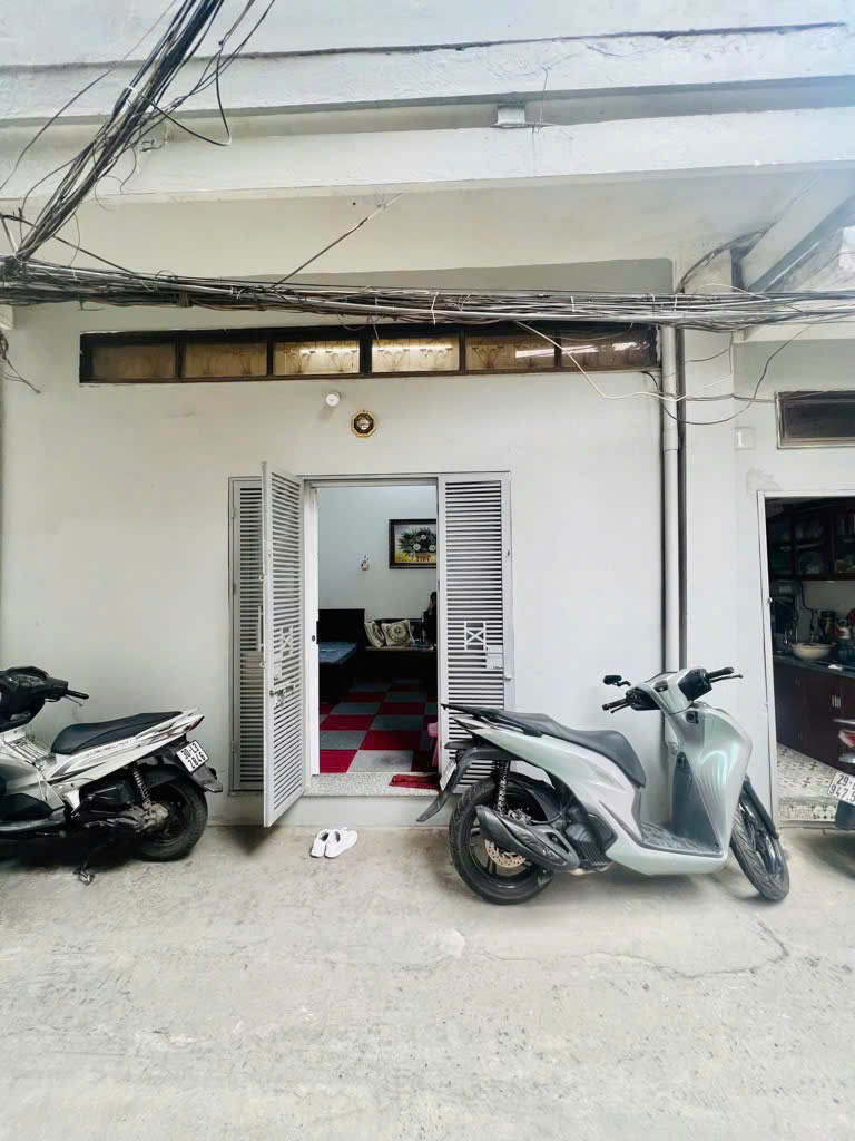 NGÔI NHÀ NÀY NĂNG LƯỢNG VỮNG CHÃI! Ở NHÀ NÀY NĂNG LỰC SẼ RẤT MẠNH! GIA TRƯỞNG MỚI LO ĐƯỢC CHO EM. CHỈ 3 TỶ CÓ NAY NHÀ