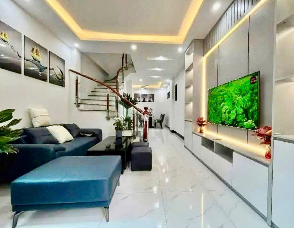 Bán nhà riêng tại Thanh Xuân, Cách RoyalCity vài bước chân, ngõ thông, gần ô tô, 5 tầng 40m2 giá 6.65 tỷ
