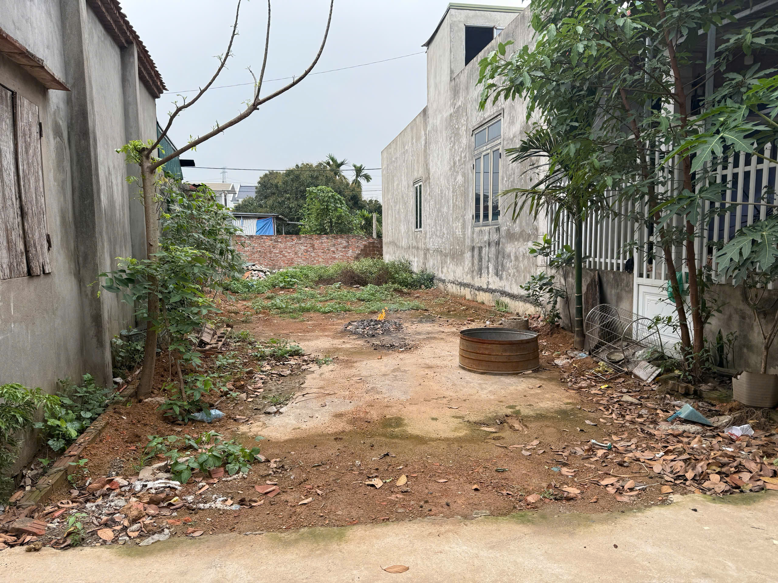 e có hai lô đất cần bán nhanh ạ 
 nhỉnh tỷ 

65m và 54m xã đông phương yên , Chương mỹ 
liên hệ e : 0967594106 – 0987282011
