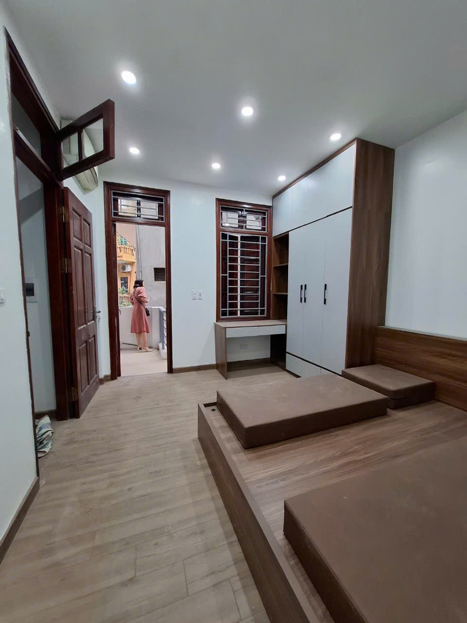 45m 5 tầng 6 ngủ khép kín full nội thất 
nhà cạnh trường cấp 3 lê lợi bà triệu hà đông 
giá 8tỷ 
Anh chị alo em xem nhà 
Nhà cho thuê 20tr đến 25tr tháng ạ