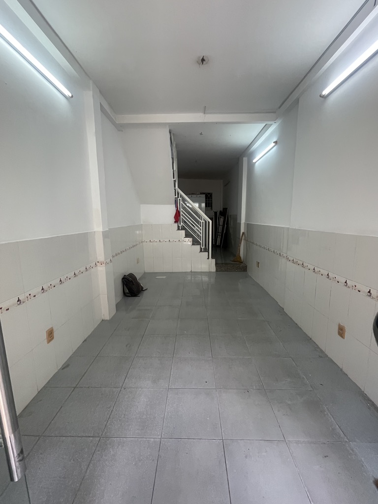 Bán nhà Ni Sư Huỳnh Liên, gần Lạc Long Quân, Tân Bình, 32m2 – 3 tầng, chỉ hơn 3 tỷ