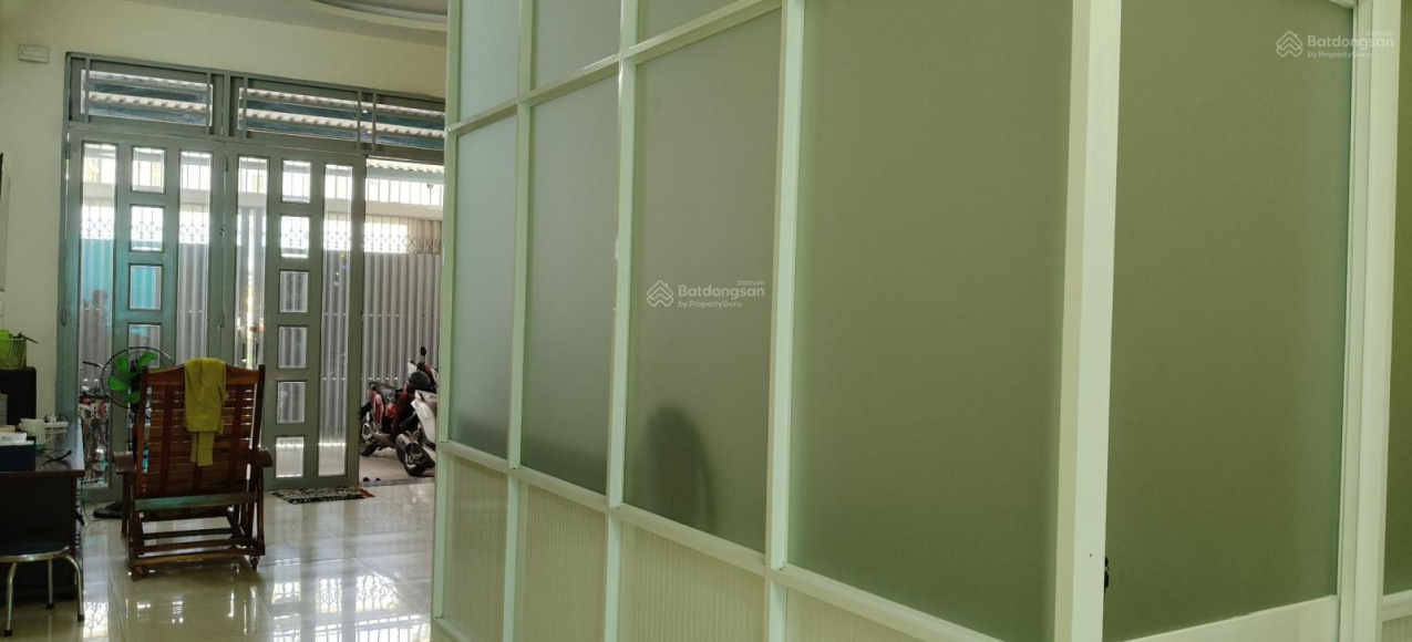 Bán nhà mặt tiền phố đúc 3 tầng, DT đất 108 m2 (5mx21m), KDC sầm uất, dân trí cao, đầy đủ tiện nghi, đường 10m, giá nhỉnh 7 tỷ
