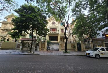 Độc nhất biệt thự bán đảo Linh Đàm có hồ điều hòa, DT 254m2, 10 phòng ngủ, giá chỉ 5x tỷ
