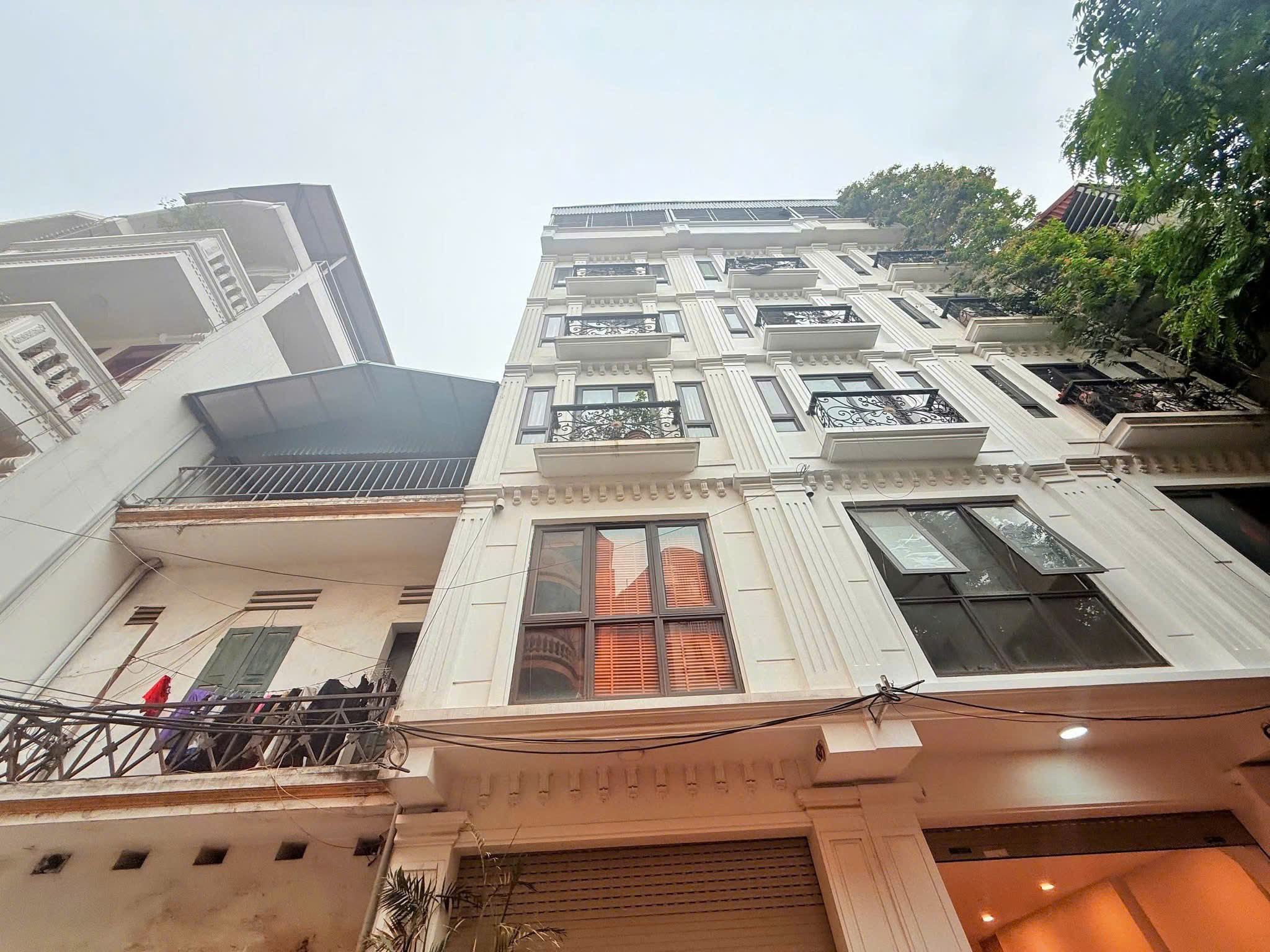 SIÊU PHẨM LẠC LONG QUÂN  –  CẦU GIẤY TRUNG TÂM  QUẬN Ô TÔ TRÁNH . DT 30M – NHÀ ĐẸP 6 TẦNG THÔNG SÀN  

AN SINH TUYỆT ĐỈNH – GẦN CHỢ, TRƯỜNG HỌC – SIÊU THỊ GẦN NHÀ…GIÁ CHÀO 7.75 TỶ