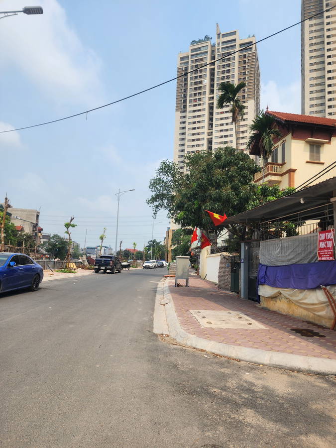 khu vực phân lô Văn Phú , Hà Đông,mặt tiền rộng, nhà thiết kế hiện đại , nội thất cao cấp, có thang máy, gara oto, khu vực phát triển từng ngày,