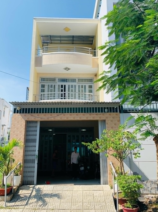 BÁN NHÀ 3 TẦNG 108.6 M2 5*21M _ MẶT TIỀN ĐƯỜNG KDC _ ĐƯỜNG RỘNG 10M, NHỈNH 7 TỶ _ CẠNH CÔNG VIÊN. Lh: 0909797545