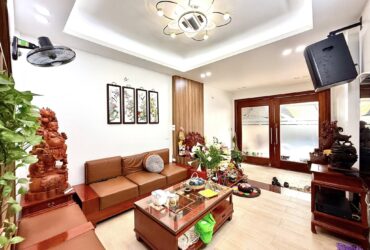 Bán SIÊU PHẨM Ô TÔ ĐỖ CỬA 50 m2 giá 14.4 TỶ tại Thái Thịnh, Đống Đa.