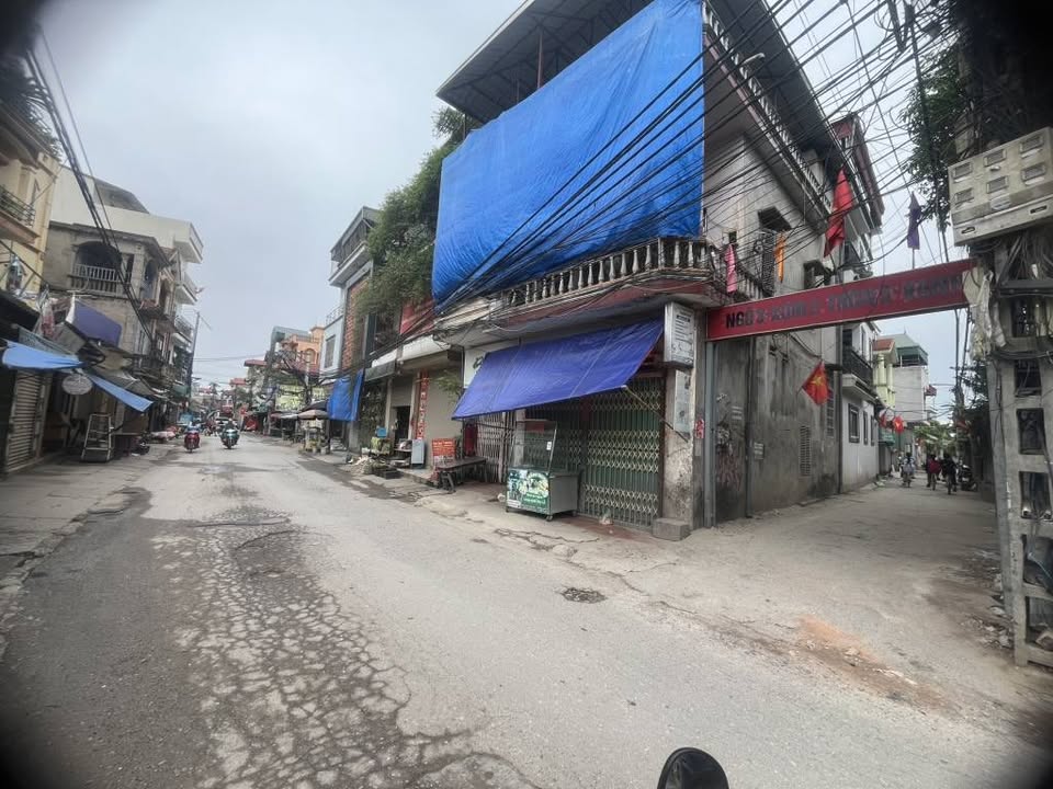 THANH TRÌ MẢNH ĐẤT ĐẸP ĐẦU TƯ sở hữu ngay lô góc 45m² Vạn 3 
 • Mặt tiền 5m, cực hiếm
 • Tiềm năng sinh lời cao, vị trí đẹp.
Chỉ dành cho khách thật sự thiện chí!
gặp chính chủ thương lượng giá.