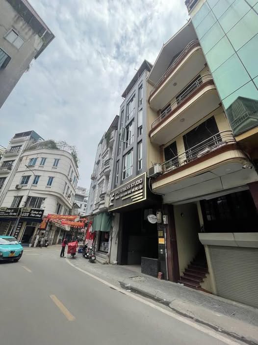 NHÀ ĐỐC NGỮ – BA ĐÌNH – HÀ NỘI – Ô TÔ TRÁNH – KINH DOANH ĐỈNH – GẦN LIỄU GIAI – GIÁ 22.7 TỶ