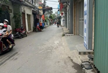 Chủ nhà cần tiền nên mới bán gấp nhà mặt đường Đông Mỹ- Thanh Trì, mt rộng, kinh doanh đỉnh.
🌺 Đang cho thuê dòng tiền 7tr/1 tháng.
Tiện ích bạt ngàn. Sổ nét căng sẵn sàng giao dịch.