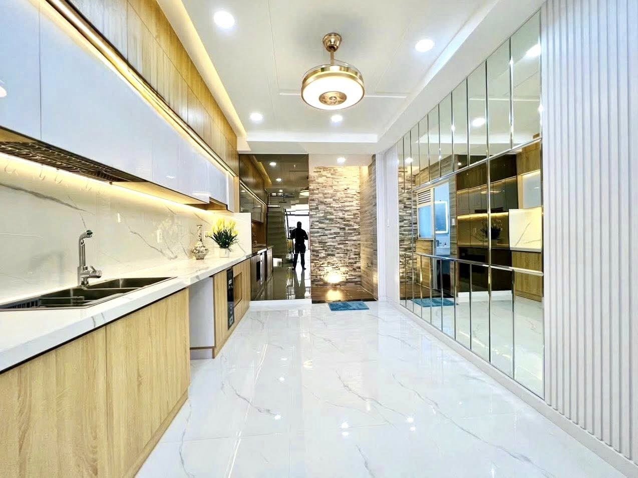 70m2, BÁN NHÀ 5 TẦNG, MT NGUYỄN DUY CUNG, P12 GV, NHỈNH 8 TỶ