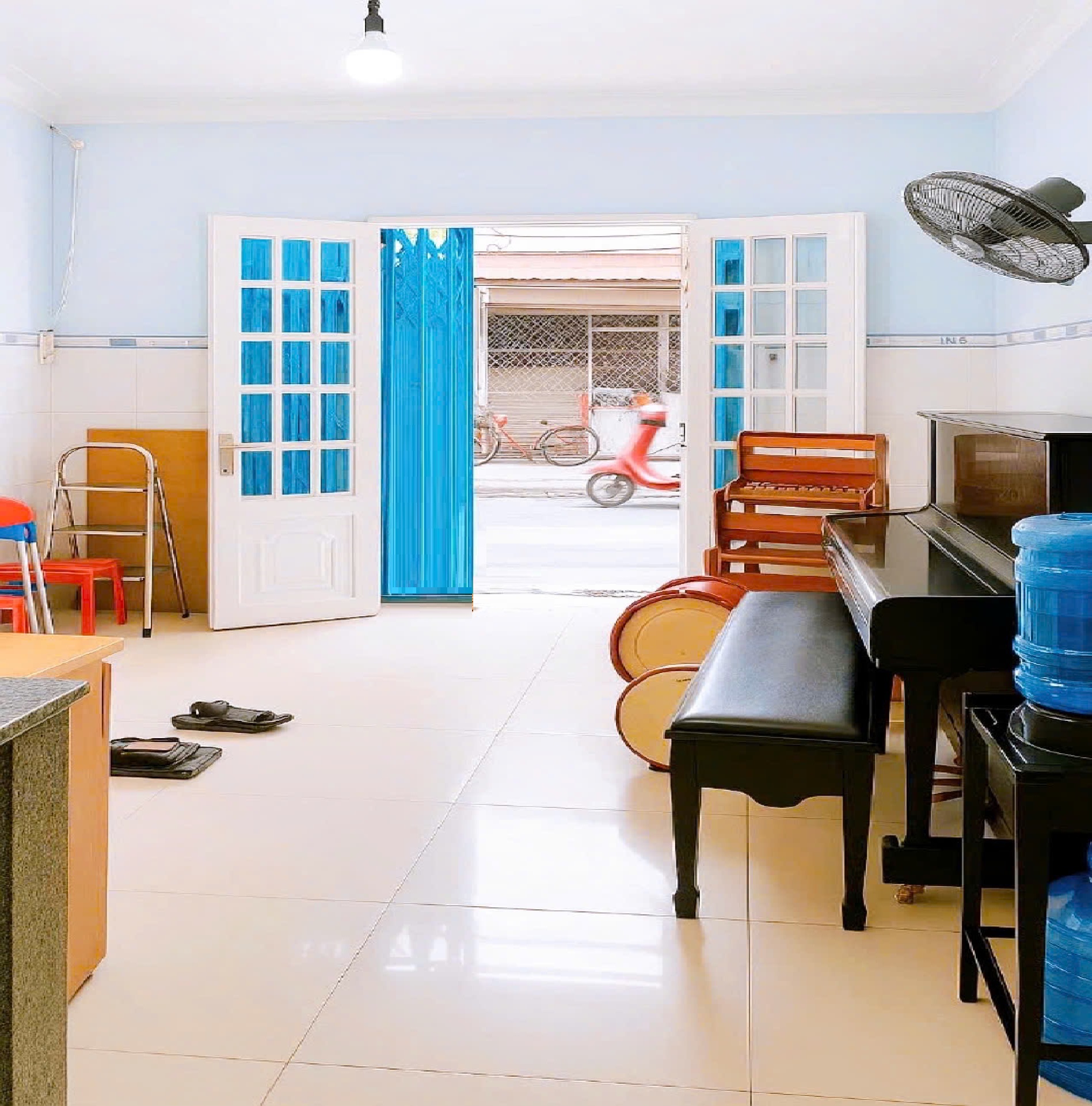 Bán nhà  QUẬN 10, hẻm Cách Mạng Tháng Tám, 3 tầng, Giá 4.95 tỷ