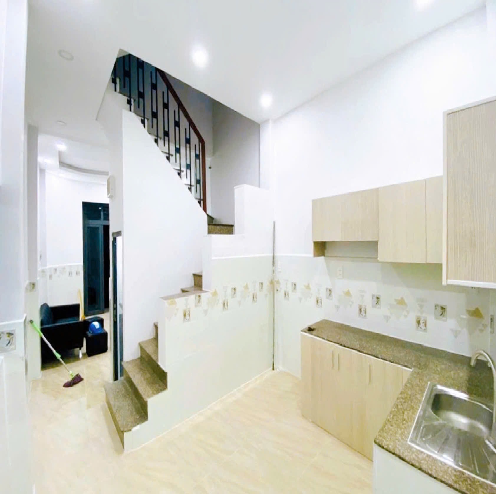 Bán nhà Hẻm xe hơi Cách Mạng Tháng Tám, Quận 10, 3.8 x 11 m, Giá 8.9 tỷ