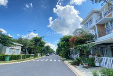 Bán nhà KDC Dương Hồng, gần BX Quận 8, 4 tầng (5*19m), giá chỉ 10 tỷ hơn , SHR, hoàn công đủ. Lh: 0909797545