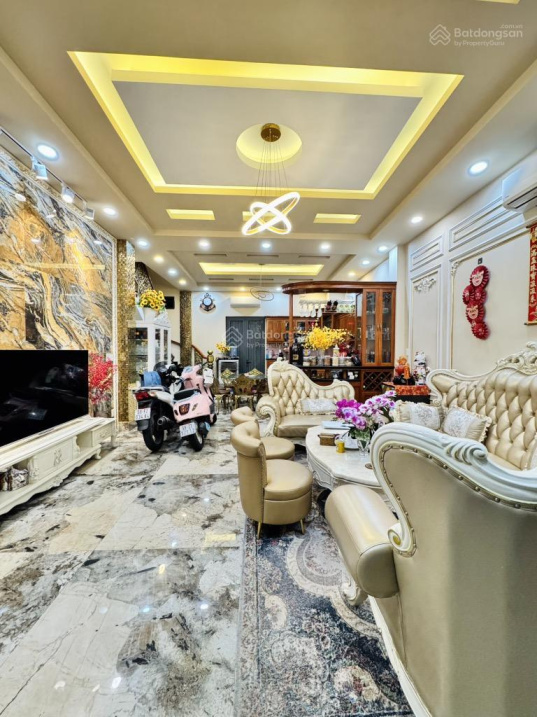 Bán căn góc Nguyễn Tri Phương, Q. 10, hệ thống điện mặt trời, 94m2, 4 tầng, giá 17 tỷ. lh: 0939345129