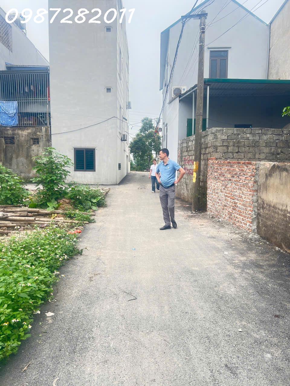 em có mảnh đất đệp trong trung tâm
Nhỉnh 2 tỷ e bán mảnh đất trung tâm TT chúc sơn , chương mỹ