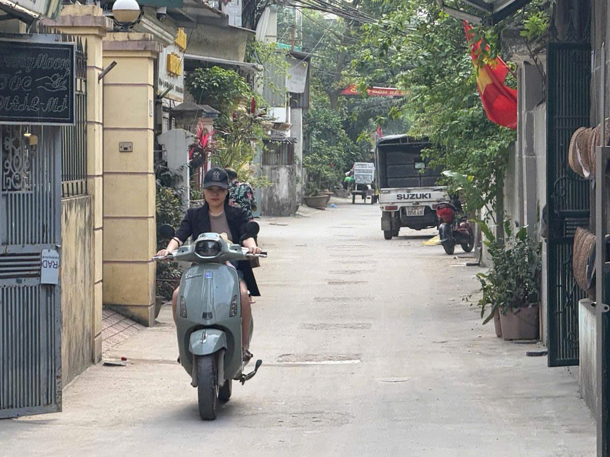 nhà 8 tầng thang máy đường đôi Phú Thượng hàng xóm Ciputra, ô tô vào nhà, dt 80m2, mt 7m, giá chỉ 1x tỷ