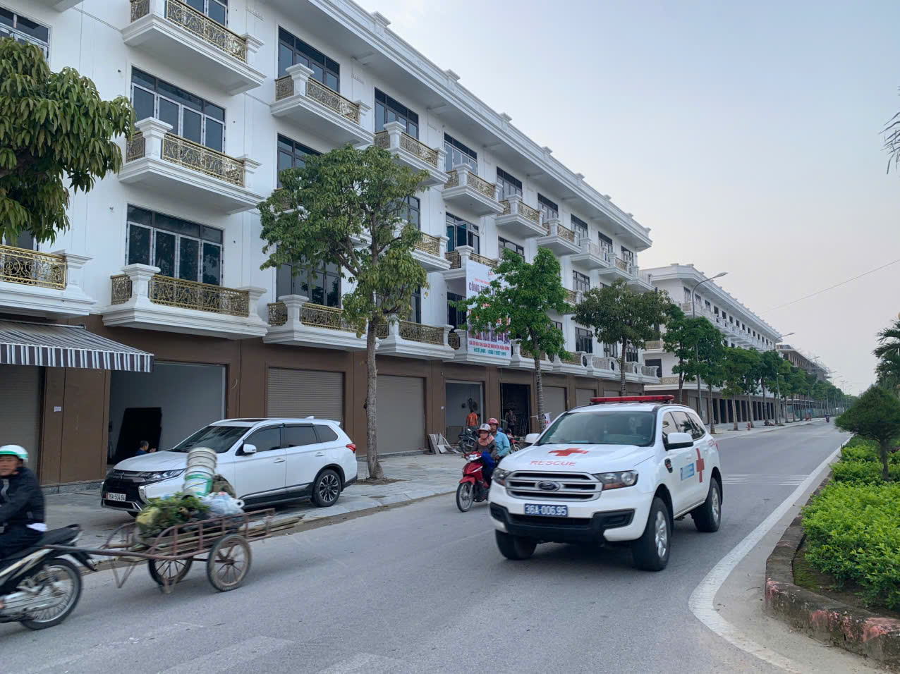 BÁN CĂN SHOPHOUSE MẶT ĐẠI LỘ TRỊNH KIỂM KHU ĐÔ THỊ XUÂN HƯNG