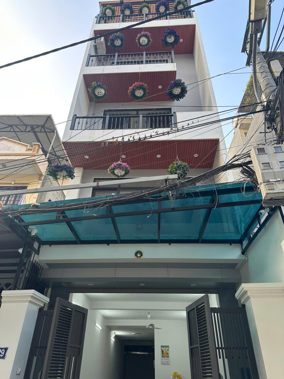 Cần cho thuê mặt bằng làm văn phòng hoặc kho với diện tích 290m², không gian rộng rãi, thoáng mát. Đường lớn, ô tô tránh nhau thoải mái và vào tận trong nhà, thuận tiện vận chuyển hàng hóa hoặc đi lại. Khu vực an ninh, dễ tìm, phù hợp làm văn phòng đại diện, kho chứa hàng hoặc xưởng nhẹ.chi 25 tr