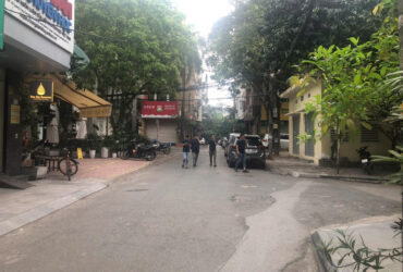 BÁN NHÀ PHỐ ĐỖ QUANG, CẦU GIẤY, Ô TÔ TRÁNH 40M2 4 TẦNG 18 TỶ.
