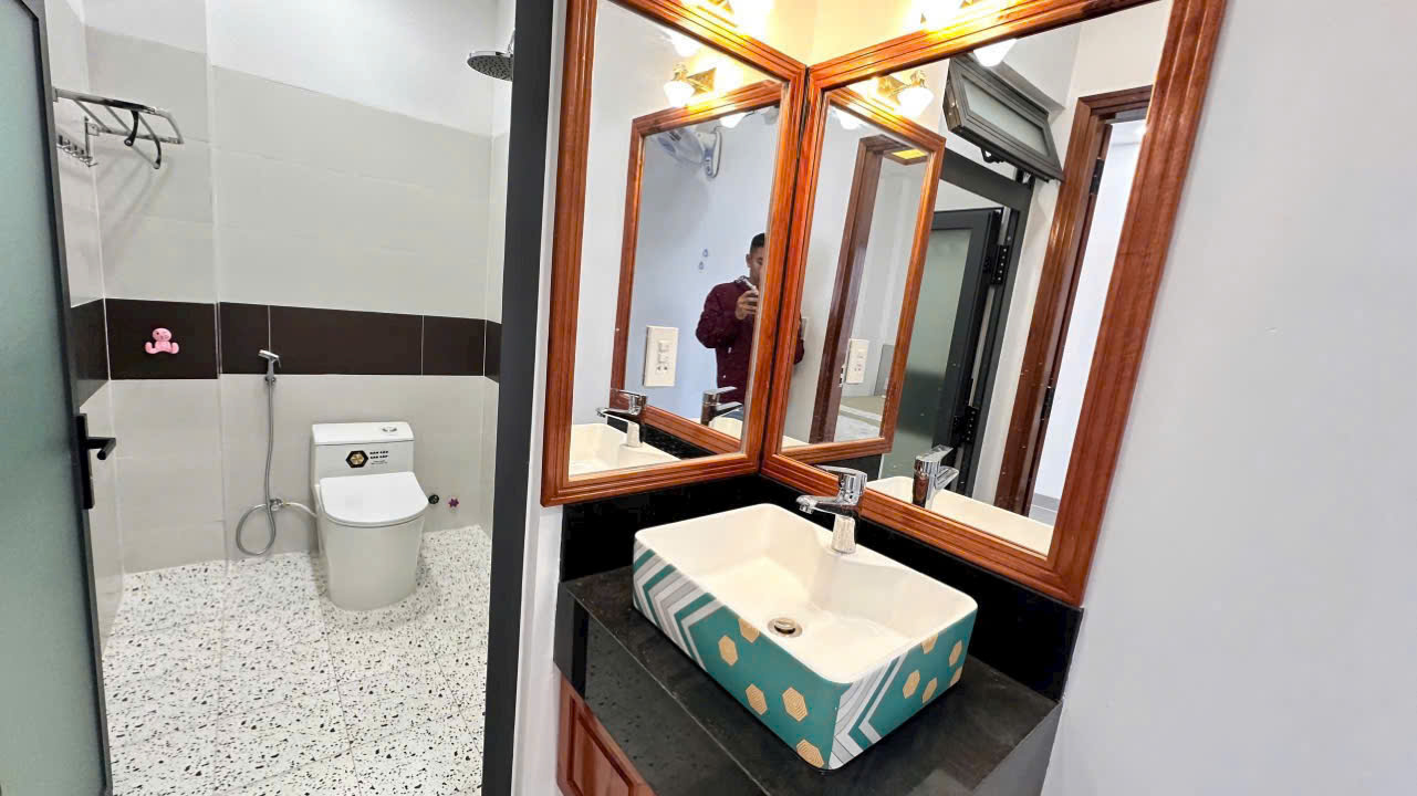 👉Cần Bán Nhà Đẹp Mới 100% Hẻm Bắc Sơn, Đầy Đủ Nội Thất, đi bộ ra bãi tắm Hòn Chồng