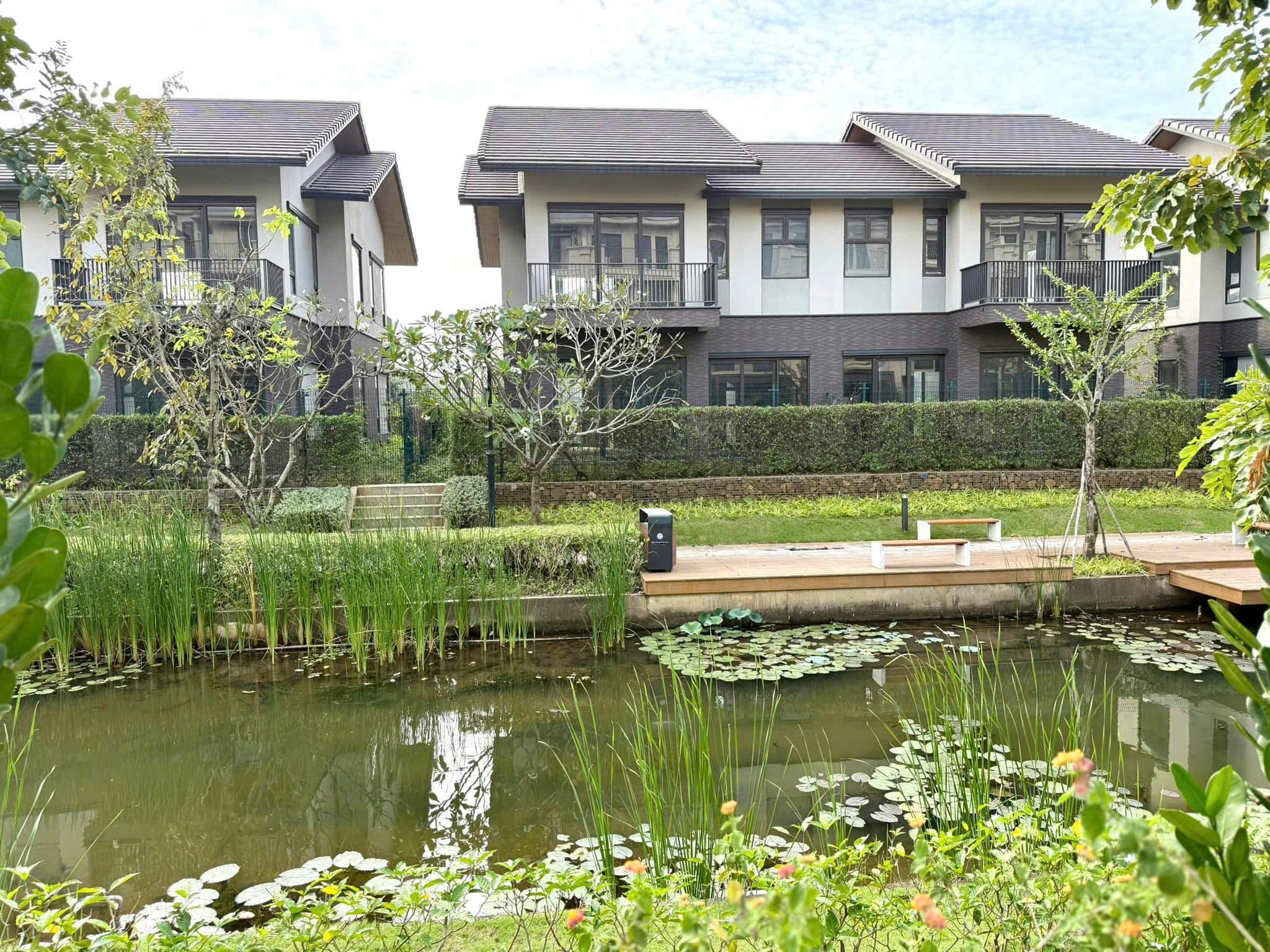 Bán căn Biệt Thự Đảo Vip 69 căn, DT 633m2 giá bán 42.7  tỷ View sông, bể bơi riêng Water Point Long An Sổ ĐỎ