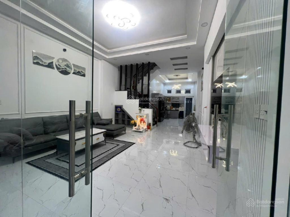 Bán nhà mặt tiền đường nội bộ 10 mét, cạnh Q. 8 – 4 tầng – 4.5x18m – chỉ hơn 8 tỷ. Lh: 0939345129
