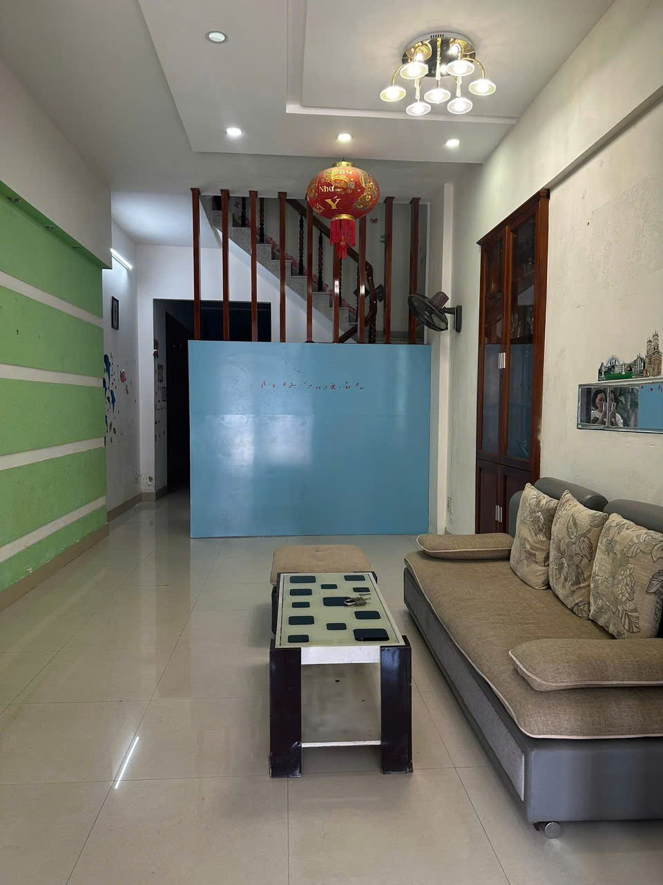 Cho thuê nguyên căn nhà mặt tiền đường Mạc Đĩnh Chi, Phường Tân Tiến, TP Nha Trang cần cho thuê:
DT: 80m2 (4×20)
Giá thuê: 18 TRIỆU