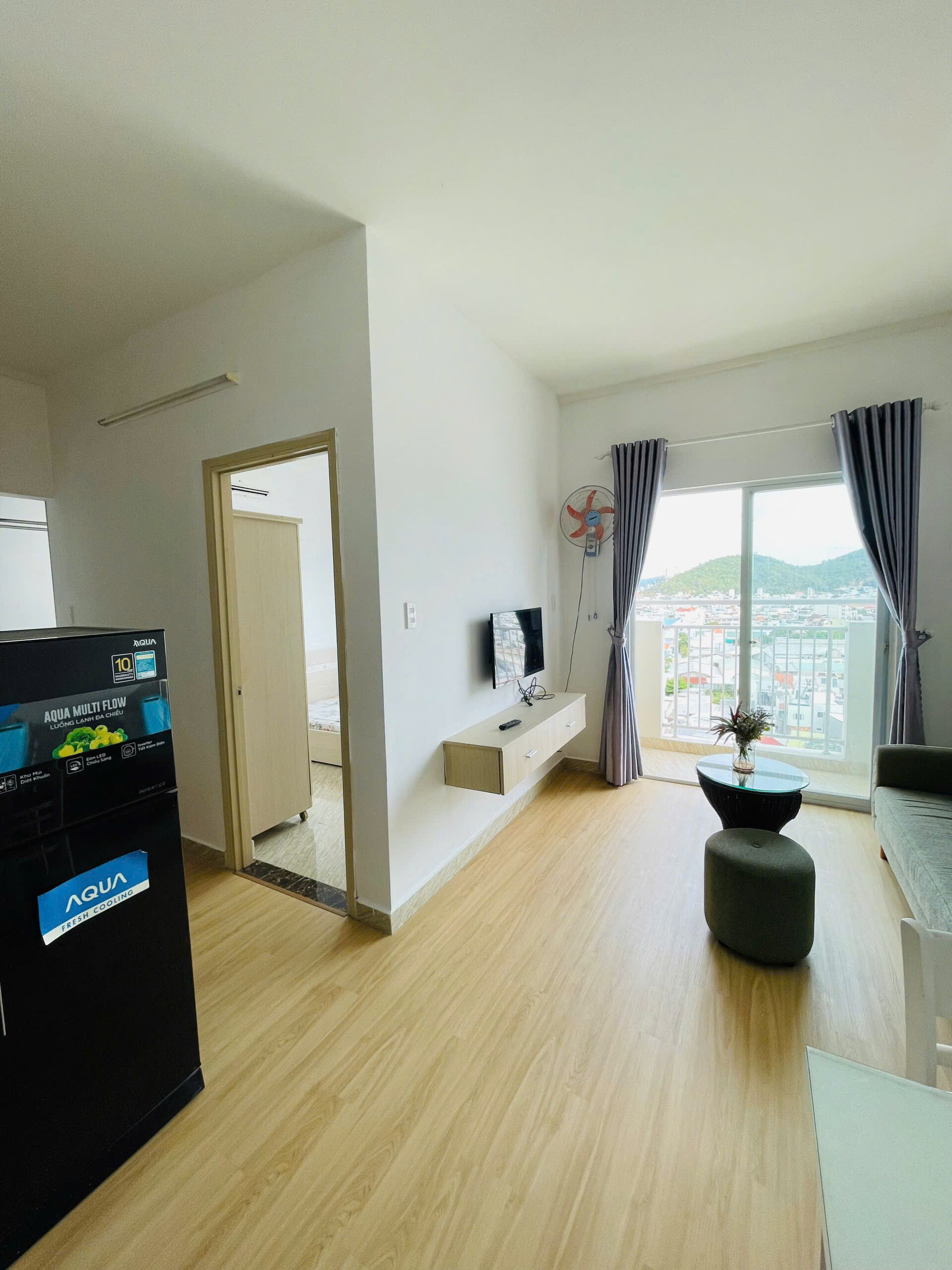 CHÍNH CHỦ CẦN BÁN CĂN THƯƠNG MẠI CHUNG CƯ HOÀNG QUÂN 
–
– giá 1tỷ750 ( bao thuế phí sang tên)